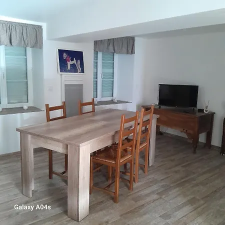 Logis Du Chene Ferre 度假居